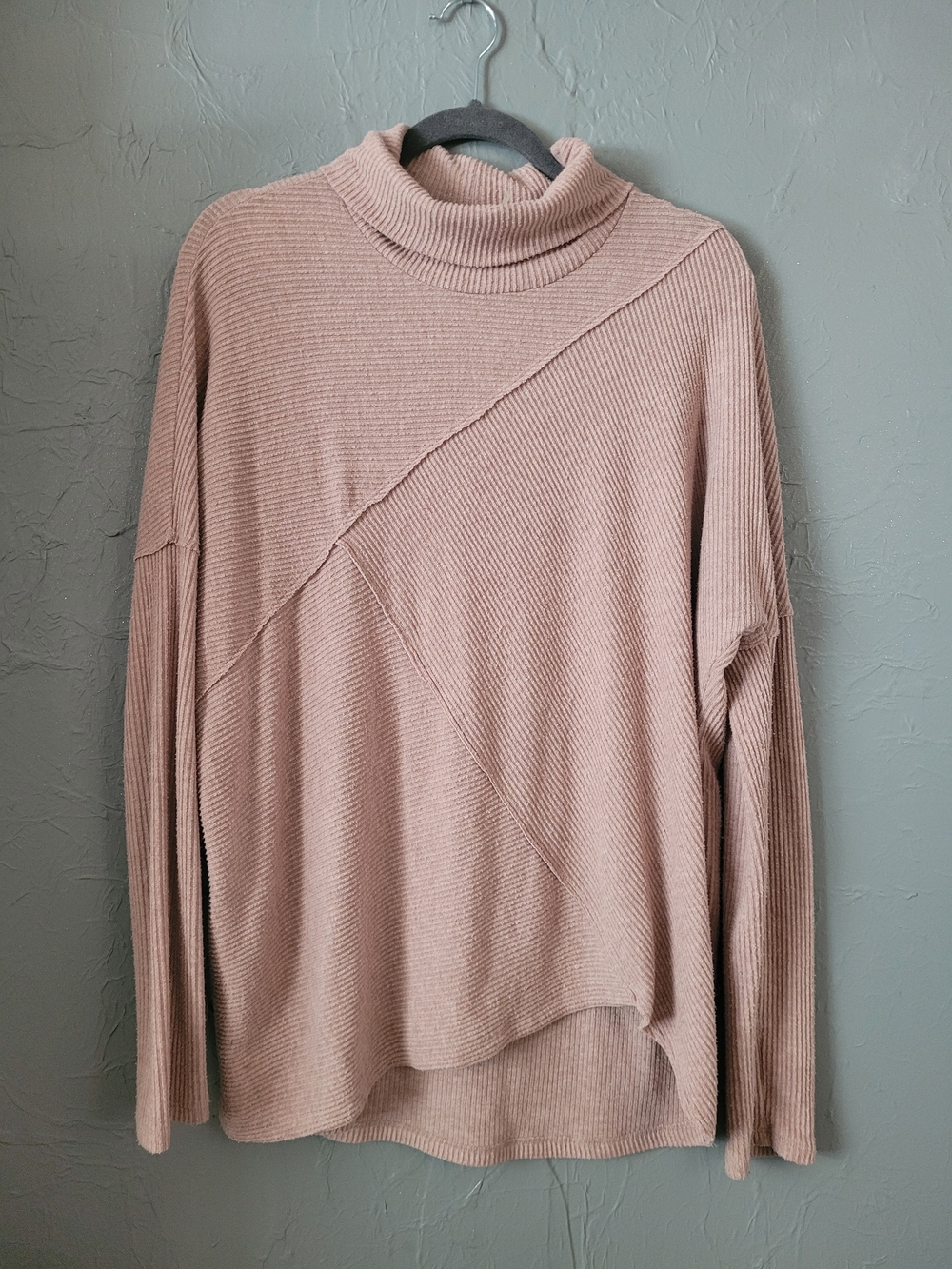 H BY BORDEAUX Soft Ribbed Turtleneck Sweater Tan M